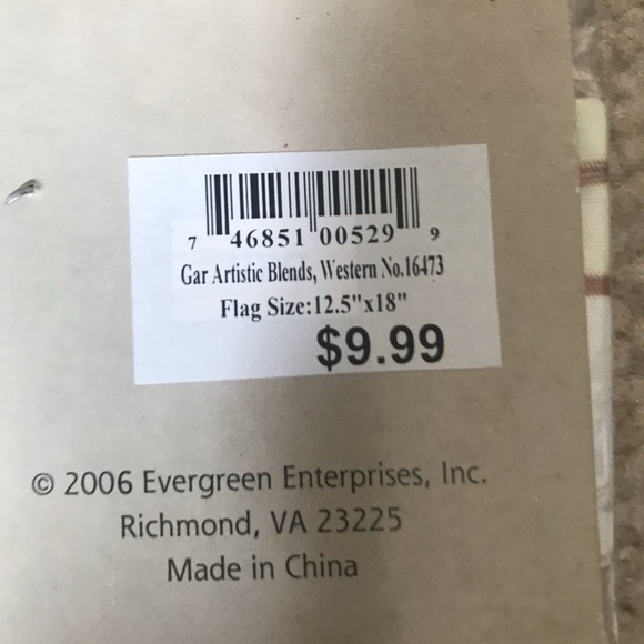 13 new or like new garden flags, various styles and holidays - Picture 7 of 13